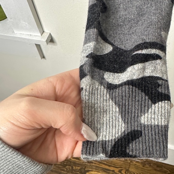 Ply 100% Cashmere Gray and Black Camouflage Sweater - Picture 3 of 5